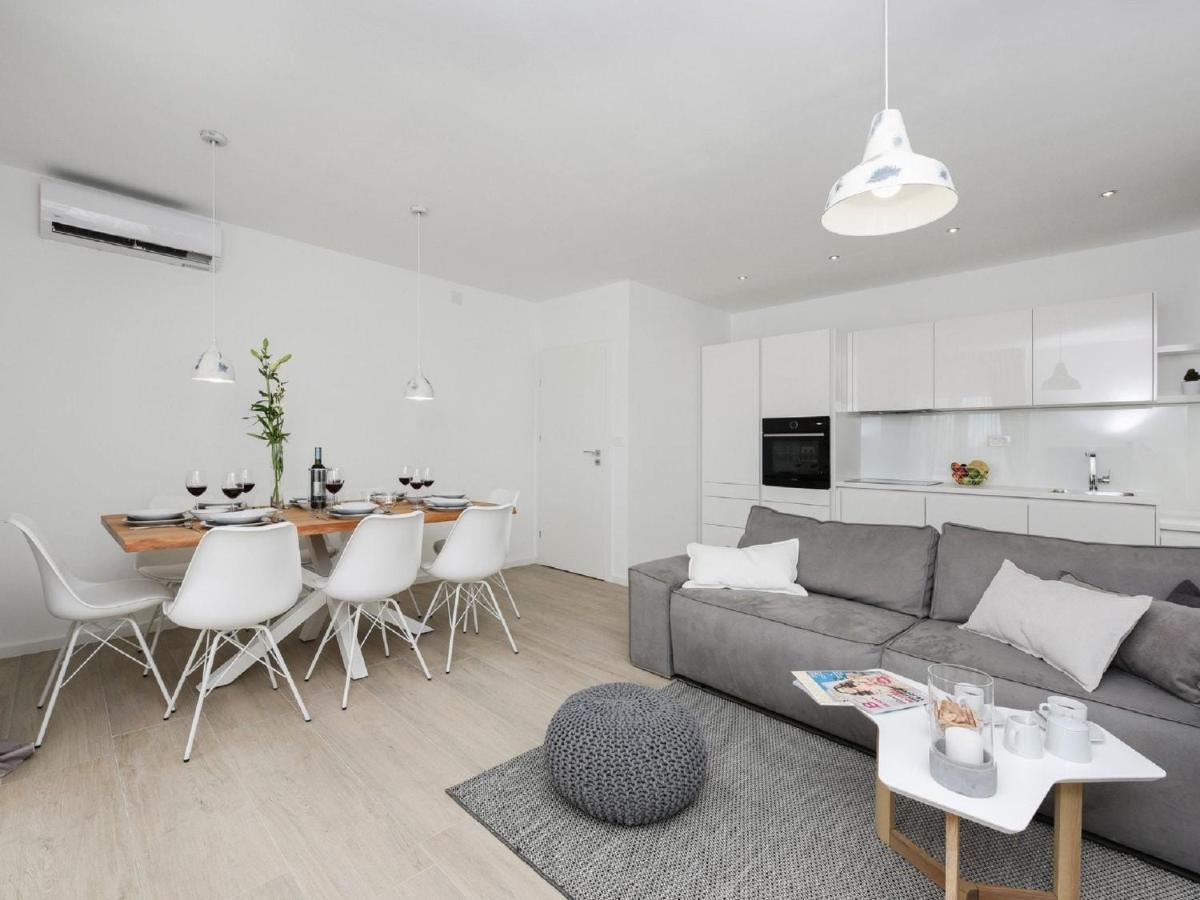 Modern Villa In Nin With Terrace Bagian luar foto